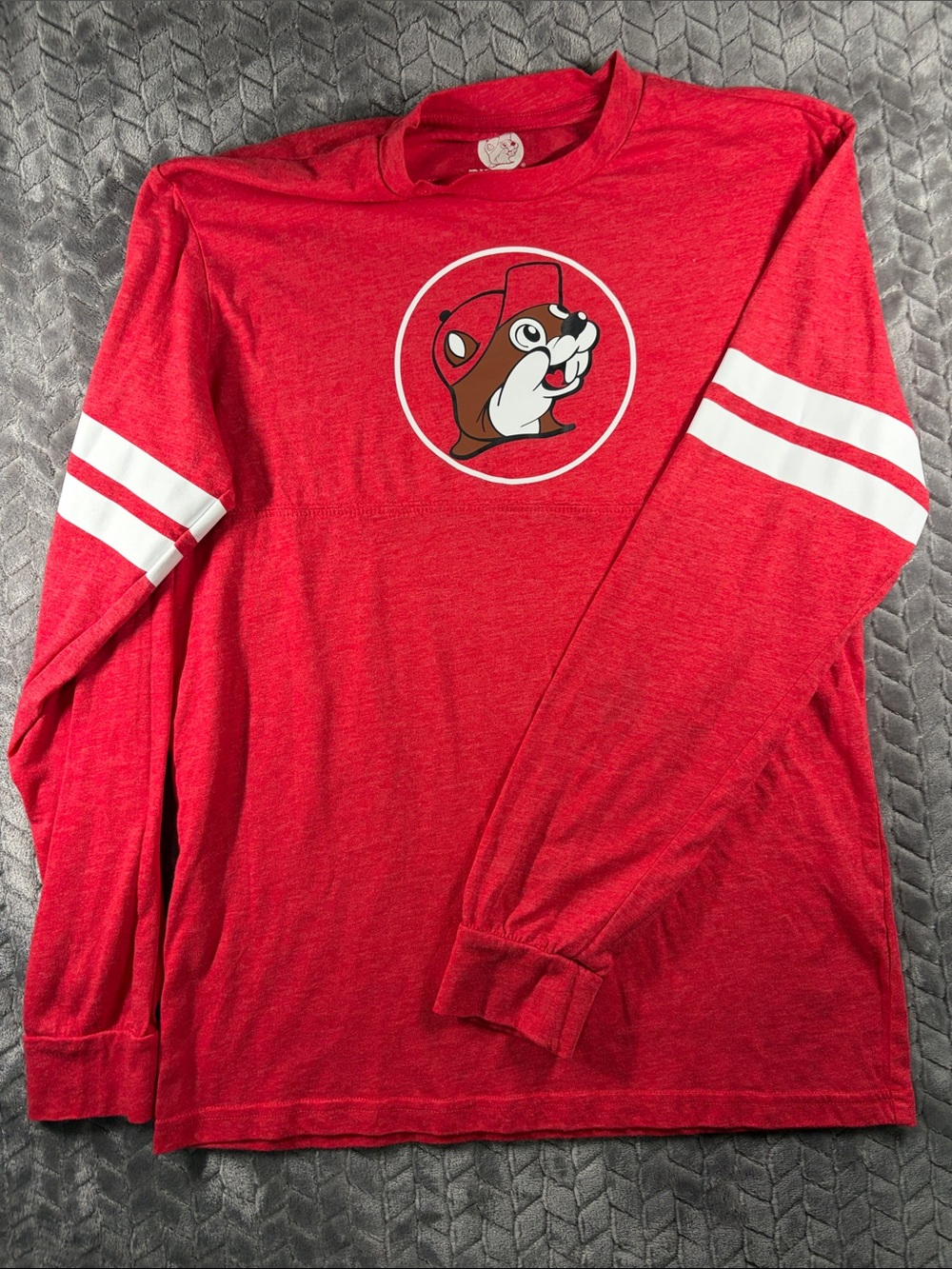 Buc-ees’s Red Long-Sleeve Women’s Tee with Beaver Graphic - Small VGUC